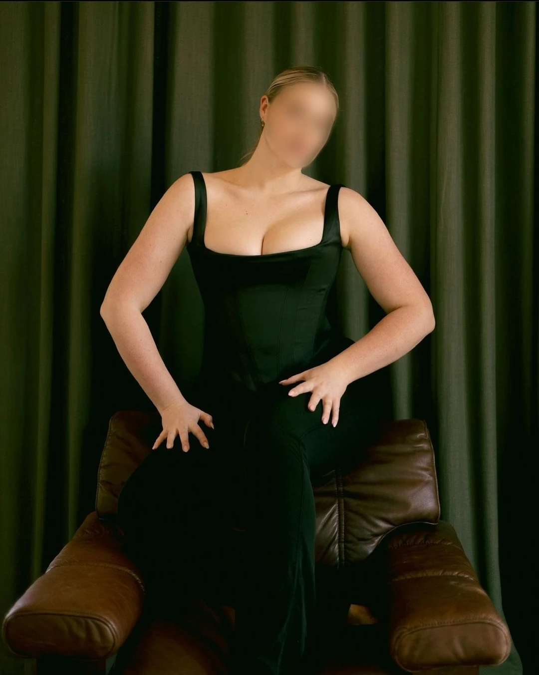 שירי התוססת – תמונה ראשית – דירה דיסקרטית בדירות דיסקרטיות בהרצליה